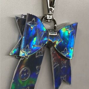Handmade holographic bow w/ silver key clasp